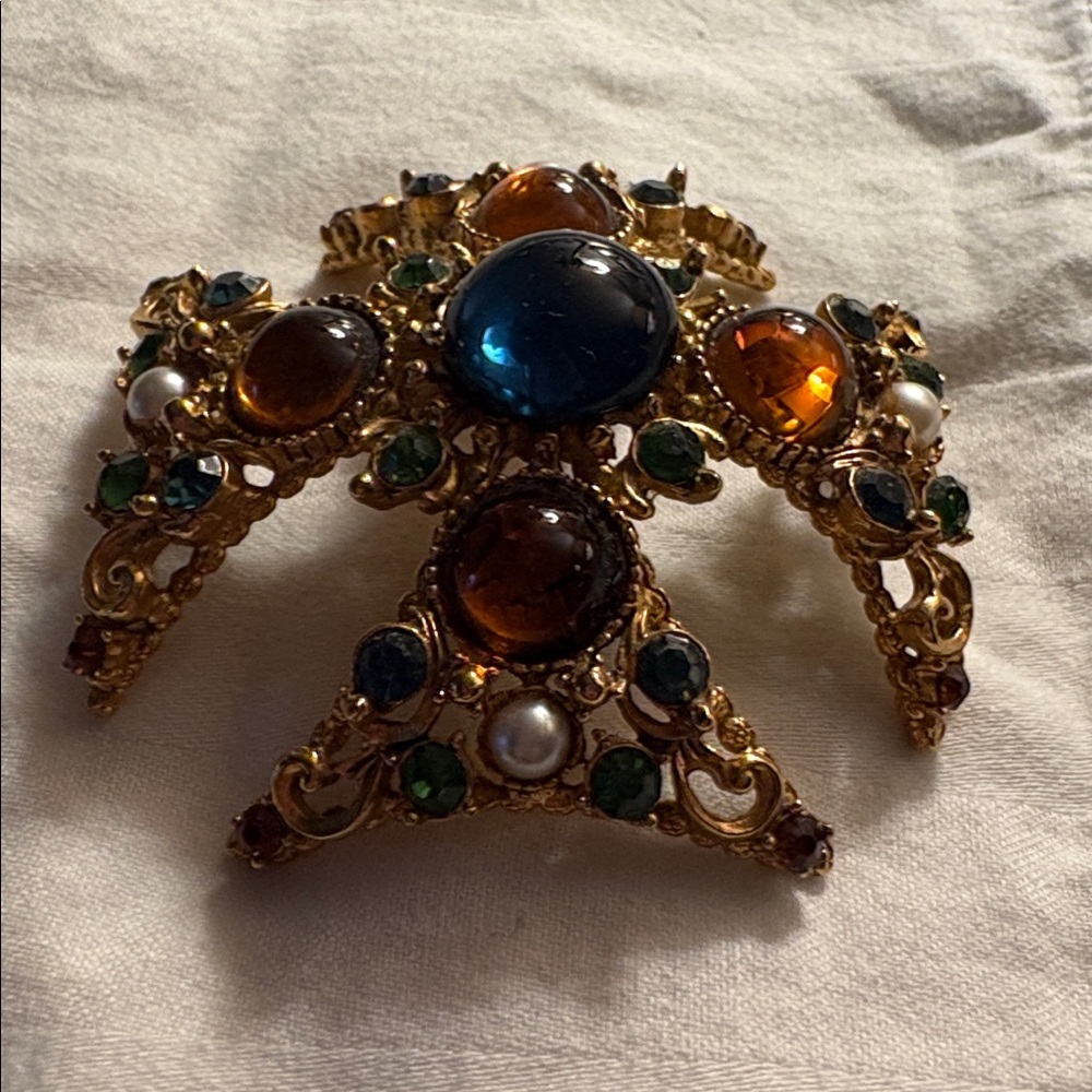 Albert Weiss Gold-Tone Multistone Cross Brooch with Navy Center - Picture 4 of 6